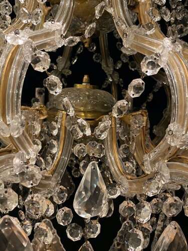 A Wonderful Italian Ten Light Italian Marie Theresa Chandelier.