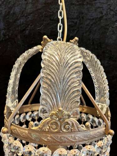 A Single Light Sac A Perle French Chandelier
