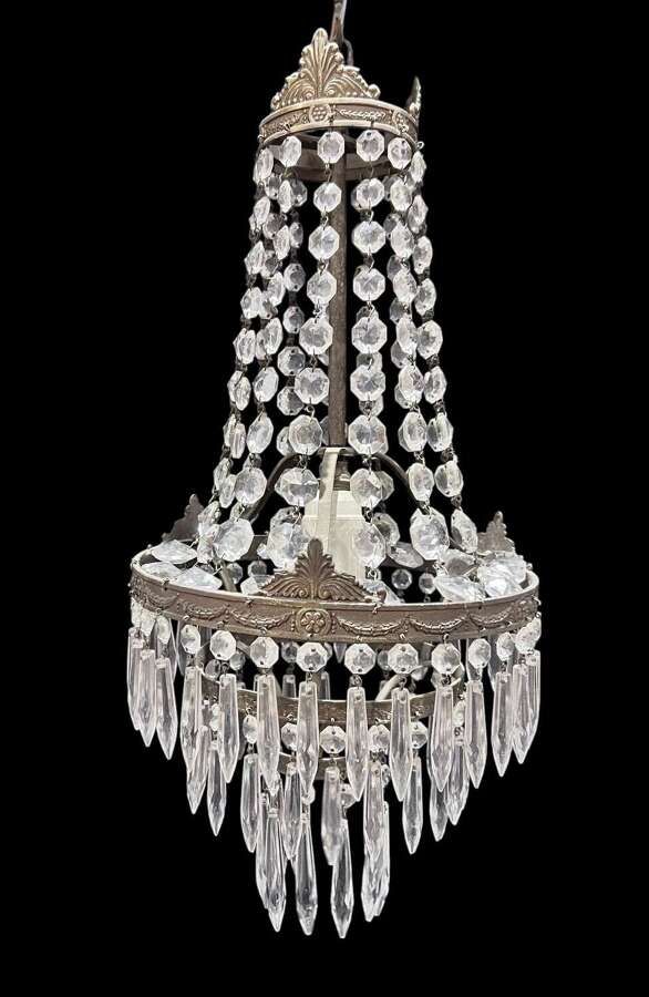 A wonderful good quality Italian brass and crystal open lantern.   With a gilt brass leafy