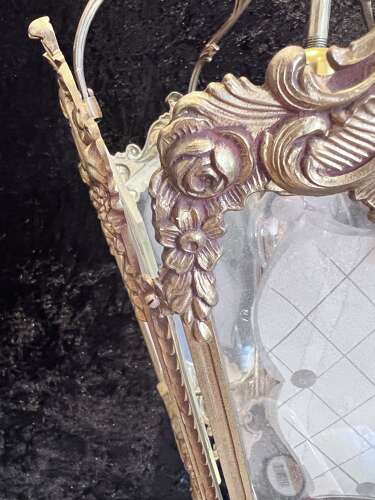 AN ANTIQUE SINGLE LIGHT BRASS ROCOCO FRENCH LANTERN