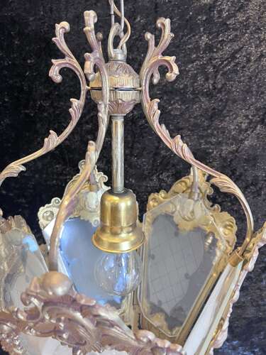 AN ANTIQUE SINGLE LIGHT BRASS ROCOCO FRENCH LANTERN